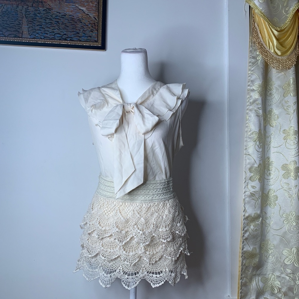 Cream tiered lace mini skirt( do not purchase)